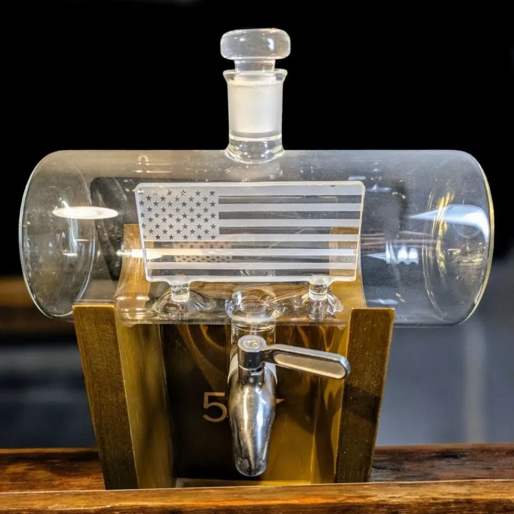 Whiskey Decanter American Flag 1150 ml + 4 Glasses Blown Glass with Wood Stand